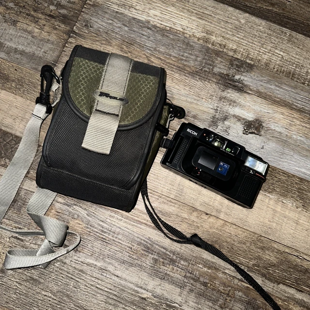 Ricoh FF-3 AF Point & Shoot 35mm Film Camera w/35mm f/3.2 Untested Vintage &Bag