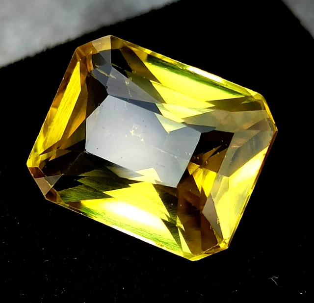 GRANDE pietra preziosa rara trattata con zaffiro giallo naturale a forma di...