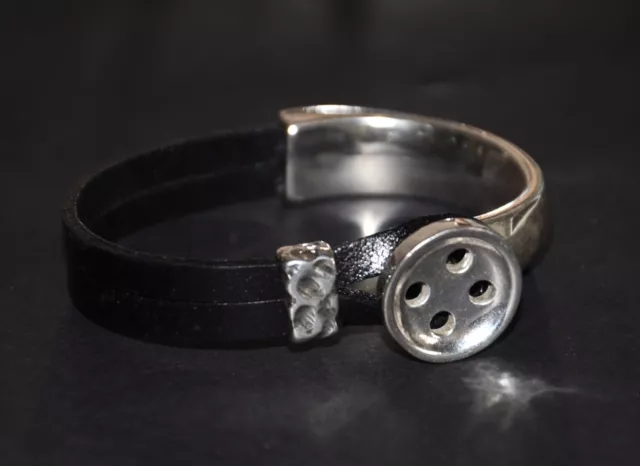 Pulsera de cuero-hecha a mano-uno diferente de 50-hecha de de botón baño plata