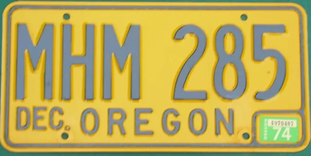 1974 Oregon  license plate  GAS OIL SIGN