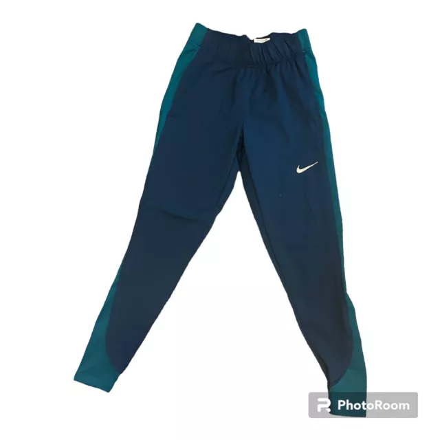 Nike Sportswear Essential Women's Therma-FIT Oversized Corduroy Puffer
