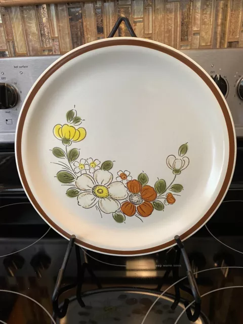 Woodhaven Collection Sunnybrook Cream Stoneware 10 5/8" Plate Japan