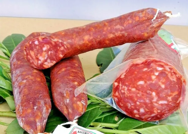 Saucisson Casereccio Piquant Italienne Fait Maison  Salami Épicé Piment Italie