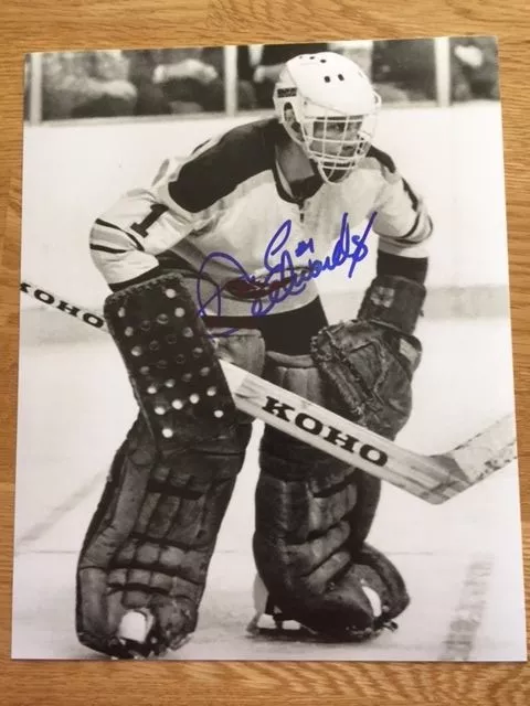 Autographed SAM REINHART 8X10 Buffalo Sabres Photo - Main Line Autographs