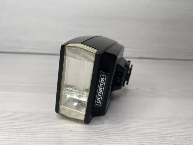 Olympus T20 Electronic Flash Unit Flashgun For OM 10 20 Cameras