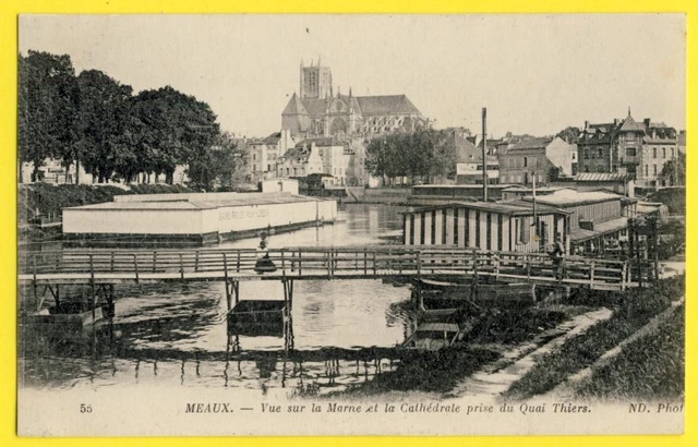 CPA France 77 - MEAUX la MARNE vue du QUAI THIERS Passerelle BAINS pour HOMMES