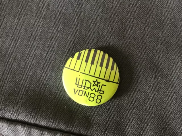 Original rare badge vintage LUDWIG VON 88 fluo 80 s collector punk rock pins