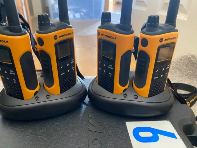 Motorola TLKR T80 Extreme Walkie Talkies x4 With 2 x Chargers in Hardcase *Quad 3