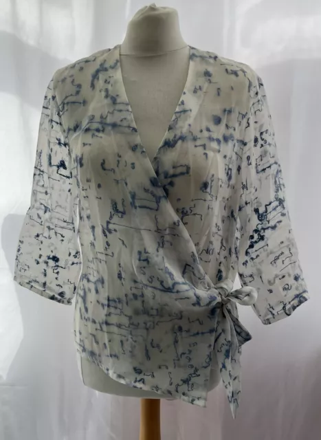 Blouse Wall London M White Blue Print Polyester Blend 3/4 Sleeve V Neck Wrap