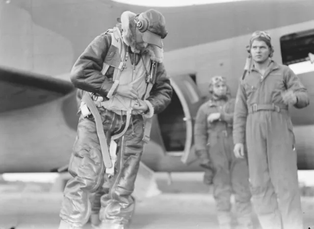 WW2 WWII Photo World War Two / USAAF 8th Air Force Crew England 1942 RAF