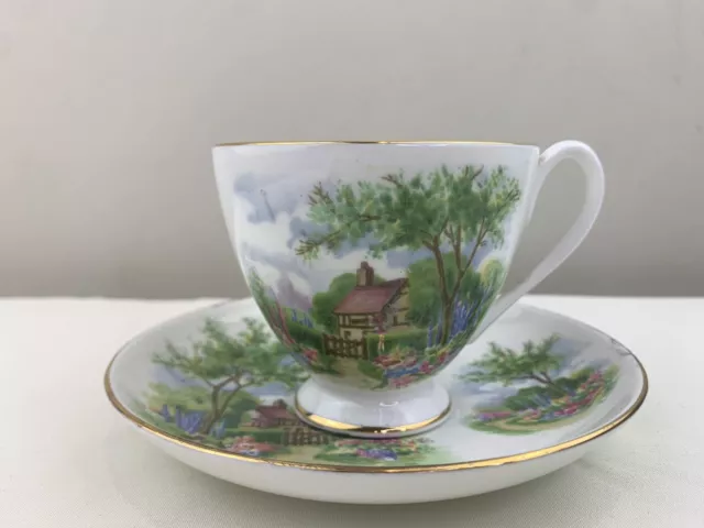 QUEEN ANNE Tudor Cottage Fine Bone China Tea Cup & Saucer ENGLAND 1940’s Vintage
