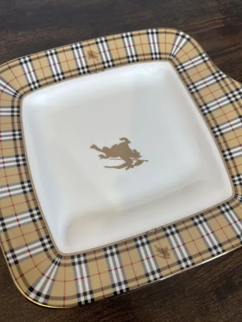 Burberry plates deals