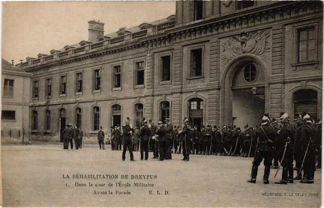 CPA AK PARIS Rehabilitation of DREYFUS Military School Before Parade (700275)