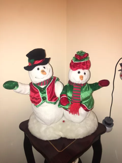 (Watch Video) Gemmy Mr. & Mrs. Snowman Sings Baby It's Cold Outside Animated