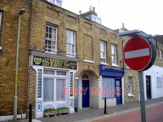 Photo  Smeeds Smart Signs Shop In Bank Street Herne Bay  2011