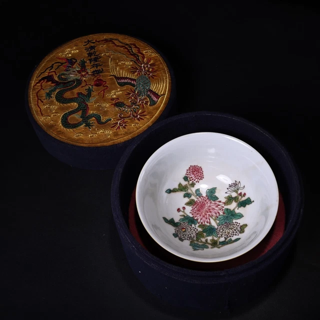 Rare hand-painted porcelain bowls for imperial use in the Qing Dynasty