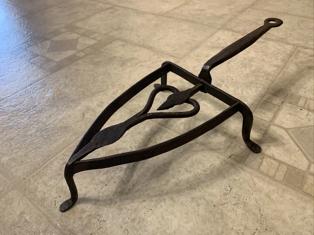 18th Century Footed Hand Forged Iron Hearth Trivet W Openwork Heart Decoration 2
