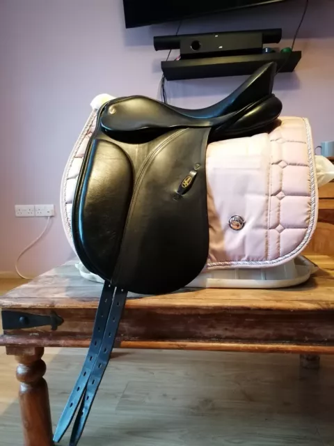 Stunning Jeffries Piaffe Saddle 17"