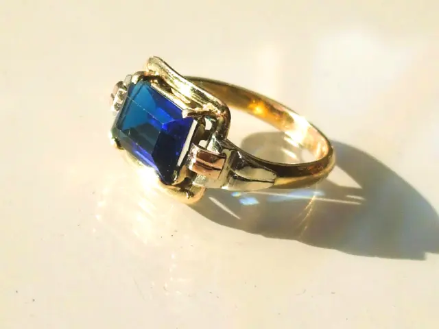 BELLE BAGUE ANCIENNE ART DECO en Plaqué 3 ORS avec PIERRE BLEUE / T54 et demi