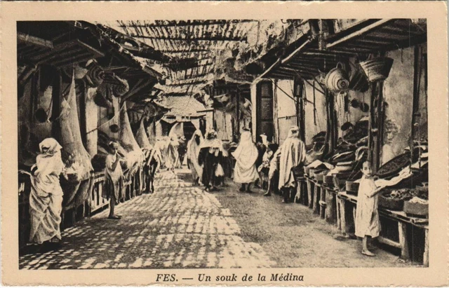CPA AK MAROC FES Un Souk de la MEDINA (10300)