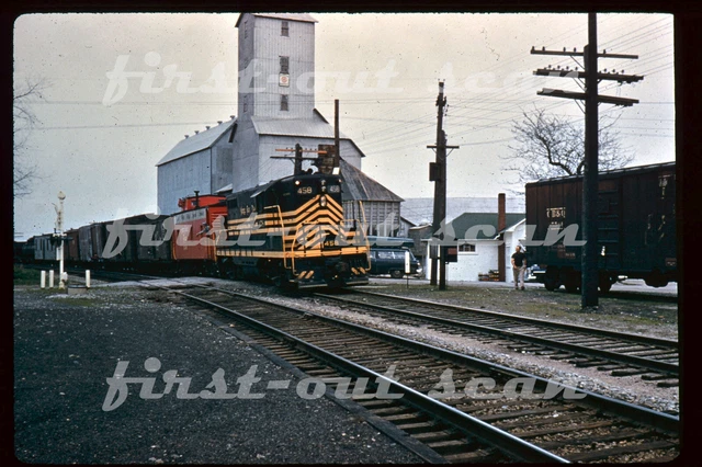 R DUPLICATE SLIDE - Nickel Plate Road NKP 458 GP-9 Action w/ Local Freight