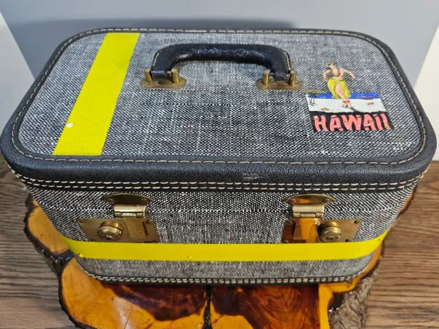 Vtg Travel Train Cosmetic Hard Case Small Luggage Key Lock, No Key, Unbranded