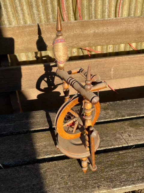 Spinrad Antik aus Holz