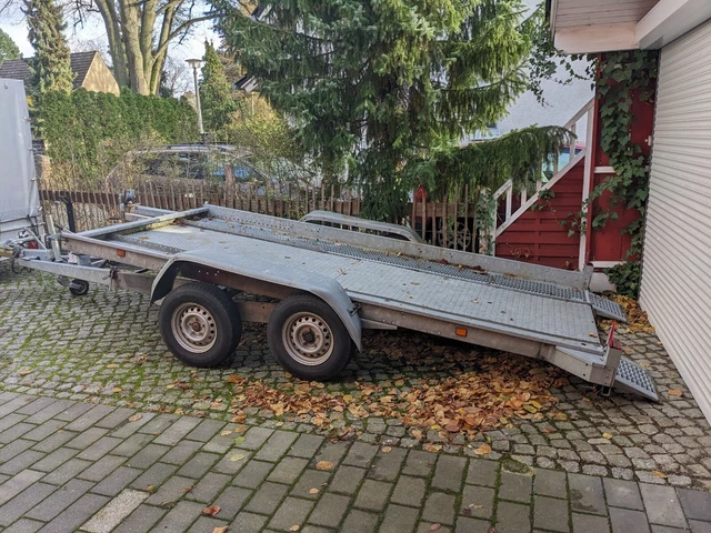 autotrailer gebraucht 2700 kg, kippbar, geschlossen autotrailer gebraucht 2700 kg, kippbar, geschlossen
