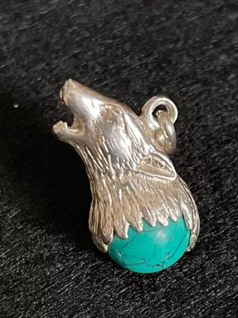 pendentif argent 925 tête de loup et bille en turquoise 12 mm