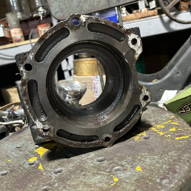 CHEVY GMC NP205TH400 late style round pattern adapter 15597799 Square