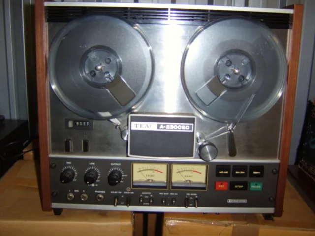 Robuk Reel-to-Reel Tape Recorder