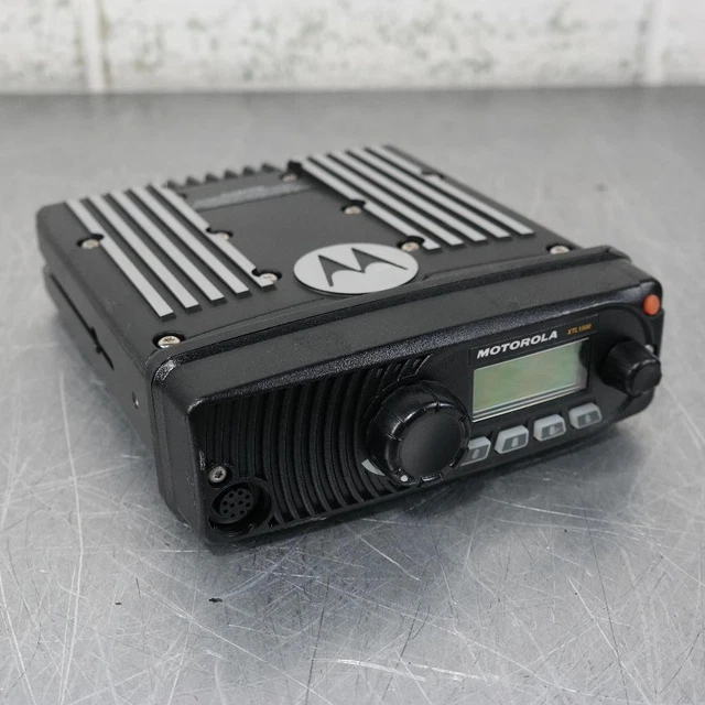 Motorola XTL 1500 Digital UHF Mobile Radios M28URS9PW1AN