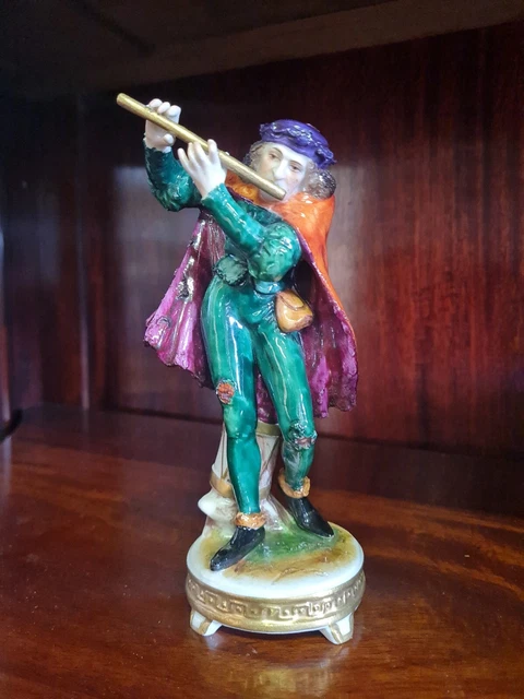 Ancien personnage en porcelaine signé, joueur de flûte, porcelaine allemande?