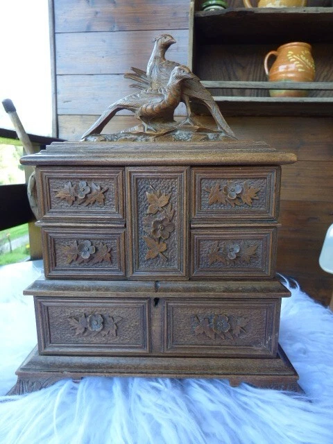 Belle Boîte à Bijoux Vintage En Bois Sculpté Main – Ancienne – Très Bon état