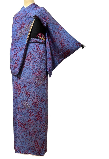 JAPANESE SILK ANTIQUE KIMONO / 0.64kg / COMBINE SHIPPING WEIGHT LIMIT = 2kg
