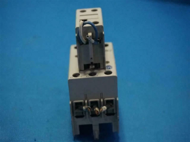 Allen Bradley 100-C30Z*00 100C30Z00 Contactor w/ 100-F