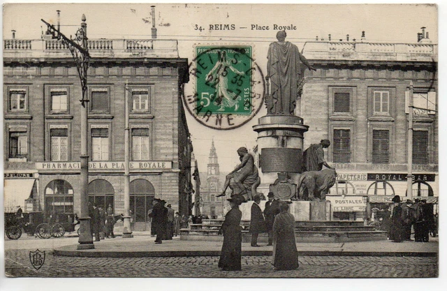 REIMS - Marne - CPA 51 - Les rues - place Royale - pharmacie et Papeterie
