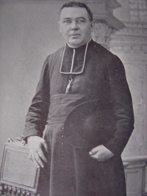 Grand Portrait De L’abbé Duburg, Curé De Saint-michel à Bord