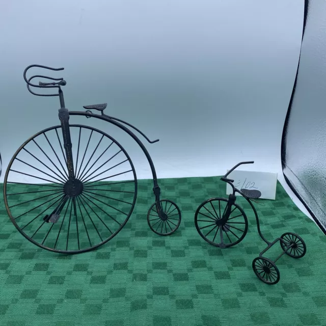 Juego de 2 triciclo decorativo de estatuillas de bicicleta de metal negro y triciclo