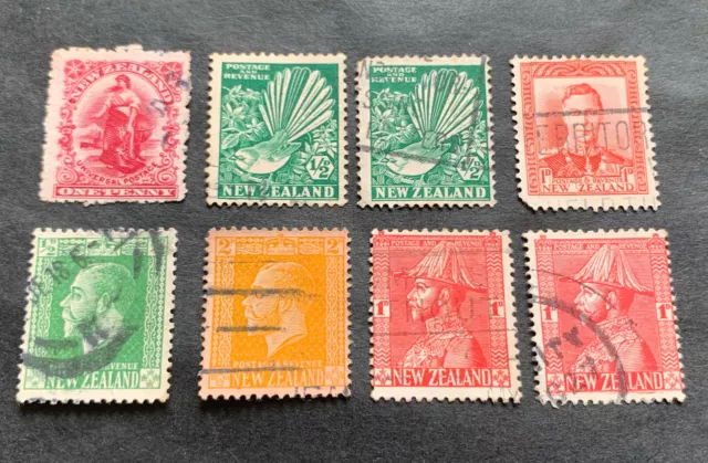 New Zealand - 8 used stamps