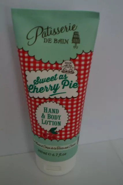 Patisserie De Bain Sweet As Cherry Pie Hand- & Körperlotion 200 ml UVP £7,99