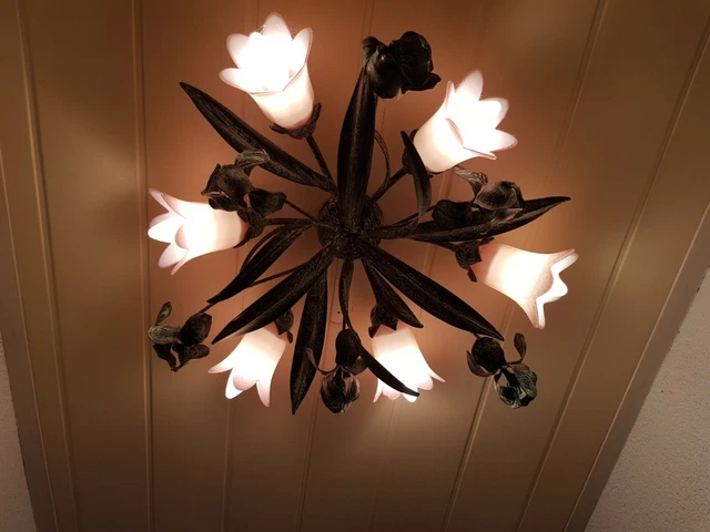 Deckenlampe rosa Glaskelche Lilien Blüten, grünes Gestell  Schwertlilienknospen