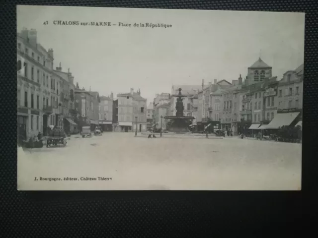 CPA 51 CHALONS-SUR-MARNE - Place de la République