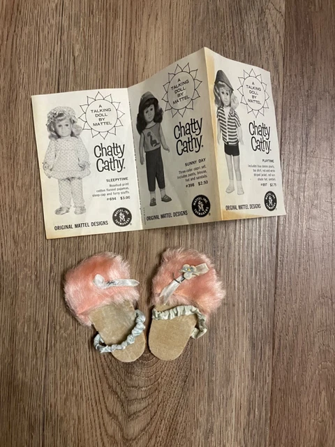 Chatty Cathy vintage Mattel, slippers and book Chatty Cathy vintage Mattel, slippers and book