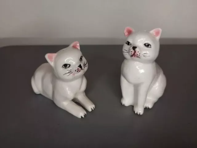 Vintage Retro Mid Century Kitsch White Cat Salt and Pepper Shakers Pots Cruets