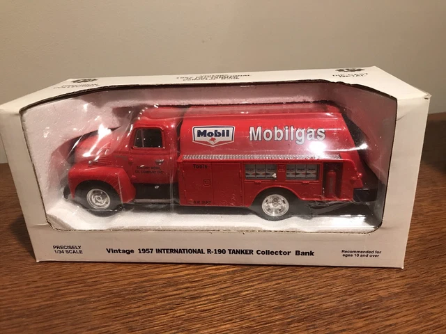 1957 1st Gear 1957 International R-190 Tanker Collector Bank NIB Mobilgas Mobil