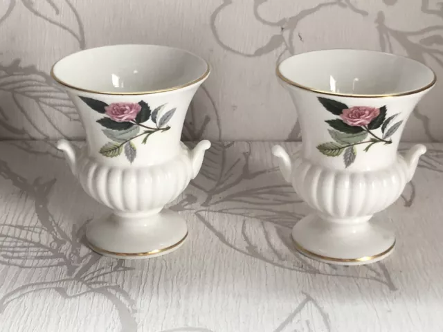 Beautiful Pair Of WEDGWOOD HATHAWAY ROSE VASES /BONE CHINA URNS PINK ROSES