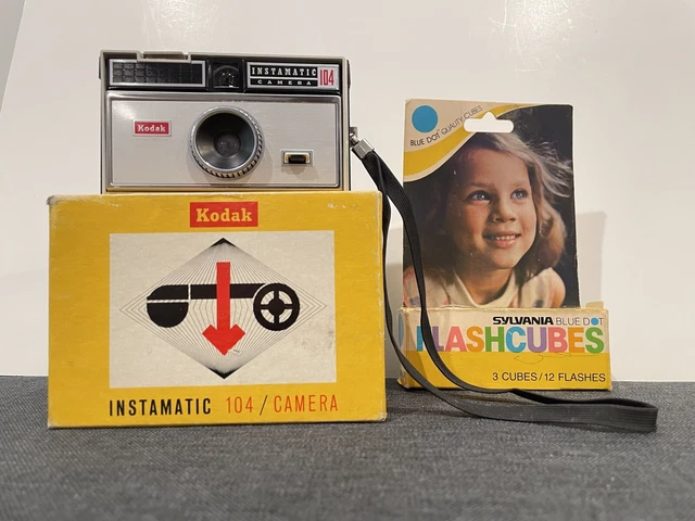 Vintage Kodak Instamatic 104 Film Camera Untested, with 3 Unused Flashcubes