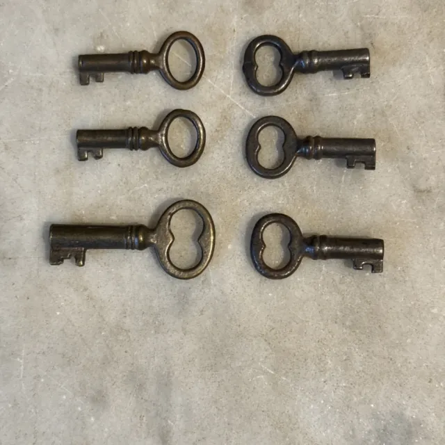 6 Small Elegant ANTIQUE Skeleton Keys  3 BRASS 3 STEEL