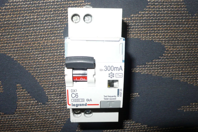DISJONCTEUR BIPOLAIRE 20A DIFFÉRENTIEL 30MA (410706) LEGRAND ORIG GRIS DISJONCTEUR BIPOLAIRE 20A DIFFÉRENTIEL 30MA (410706) LEGRAND ORIG GRIS